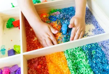 Kid playing with sensory box